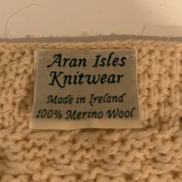 Aran Isles Cableknit 100% Wool Cardigan with beautiful buttons - Picture 4 of 7